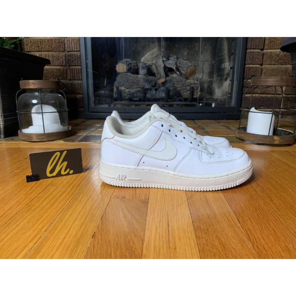 Size 6.5 Nike Air Force 1 Low ‘07 Triple White 315122–111 - Picture 4 of 9